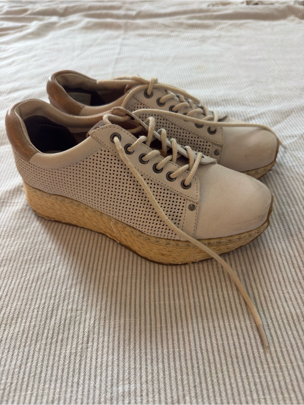 OTBT Cream Lace-Up Platform Espadrille Sneaker